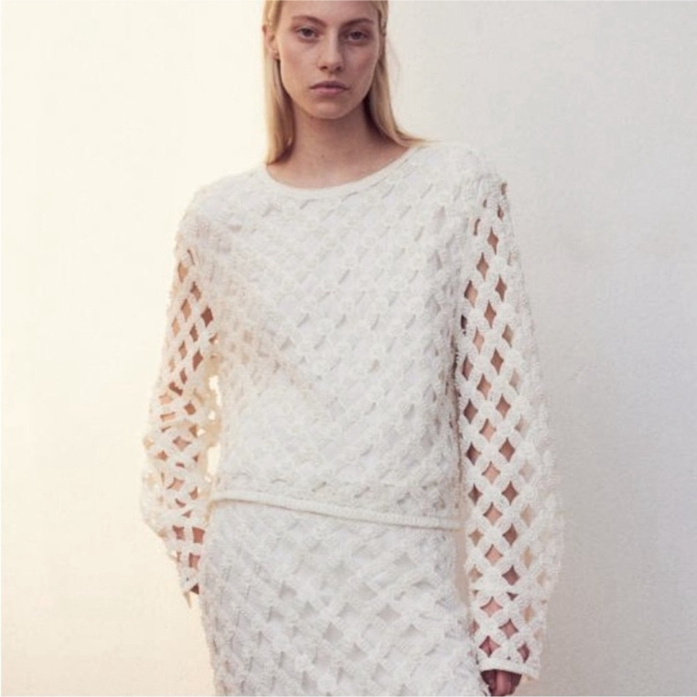 H&M Cream Bead-Embellished Long Sleeve Top
Size Medium